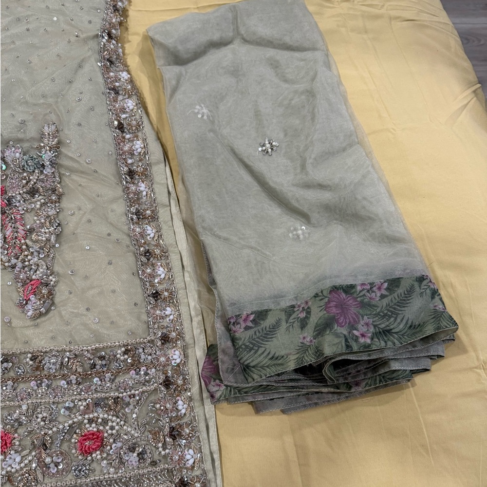 Indian Pakistani designer outfit. Great condition. - Picture 13 of 17